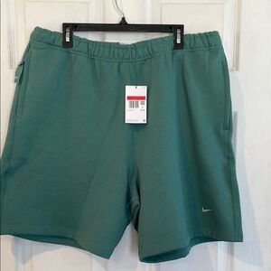 Nike Green Athletic Shorts Size L-Tall
